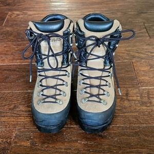 EMS vibram goretex winter hiking boots.